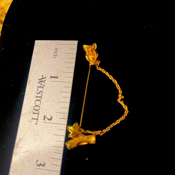 Sweet vintage Trifari stick pin - Picture 4 of 4